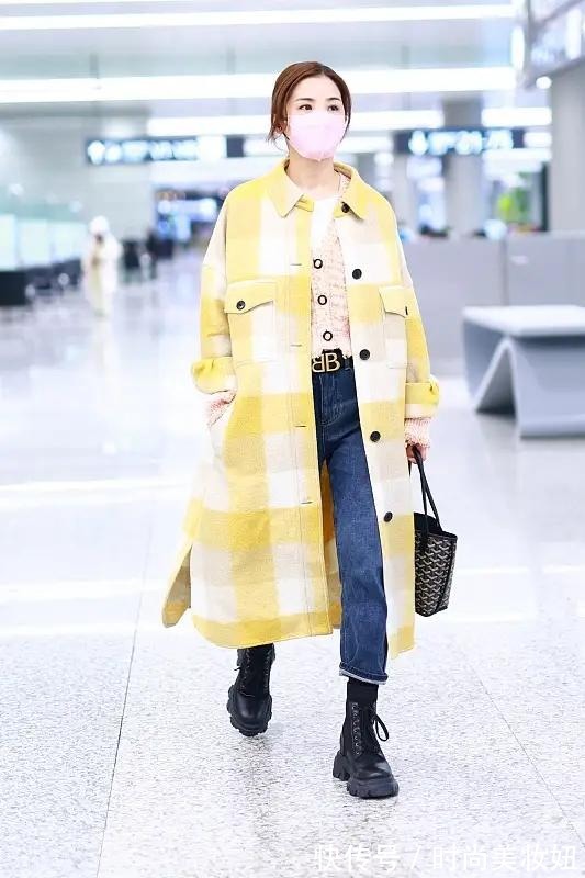 高级感|阿Sa真懂“高级感”穿搭,同色系叠穿简约大气,越简单越显气质