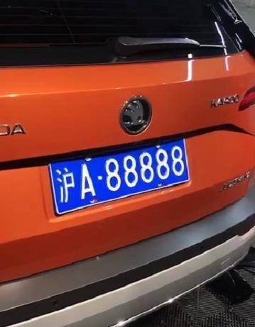 上海最贵的斯柯达,拍卖价格260万,看到车牌