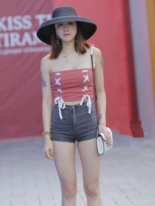 街拍性感紧身打底裤小姐姐,身材凹凸有致,个性时尚还妩媚多姿