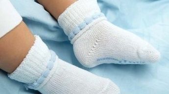 你知道为什么较小的宝宝需要袜子反穿吗，原因竟是这样