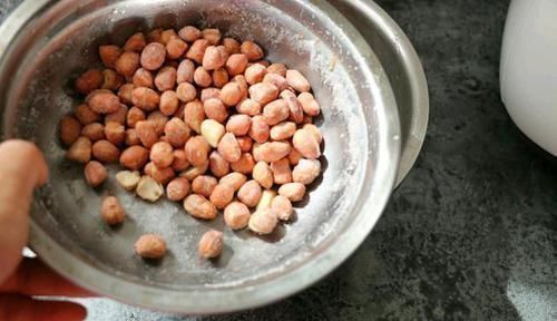 花生|花生这样炒更酥脆,别再纠结放不放油了,很多人错了,难怪不好吃