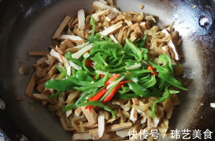 菜市场|2碗米饭都不够的下饭菜,不到十分钟就出锅,解腻去油又营养