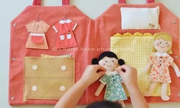 自制玩具熟练的妈妈用碎布给女儿做豪华的换装娃娃