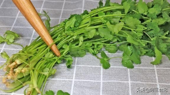 高龄奶奶最爱吃的一道菜,开胃又下饭,比肉还香,越吃越健康