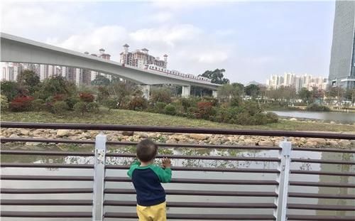 孩子喜欢反复做一件事，家长不要急着阻止，原来好处那么多