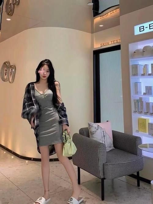 衬衫|入秋后不建议单穿裙子了，可以试试这3种穿法，时髦好看又高级