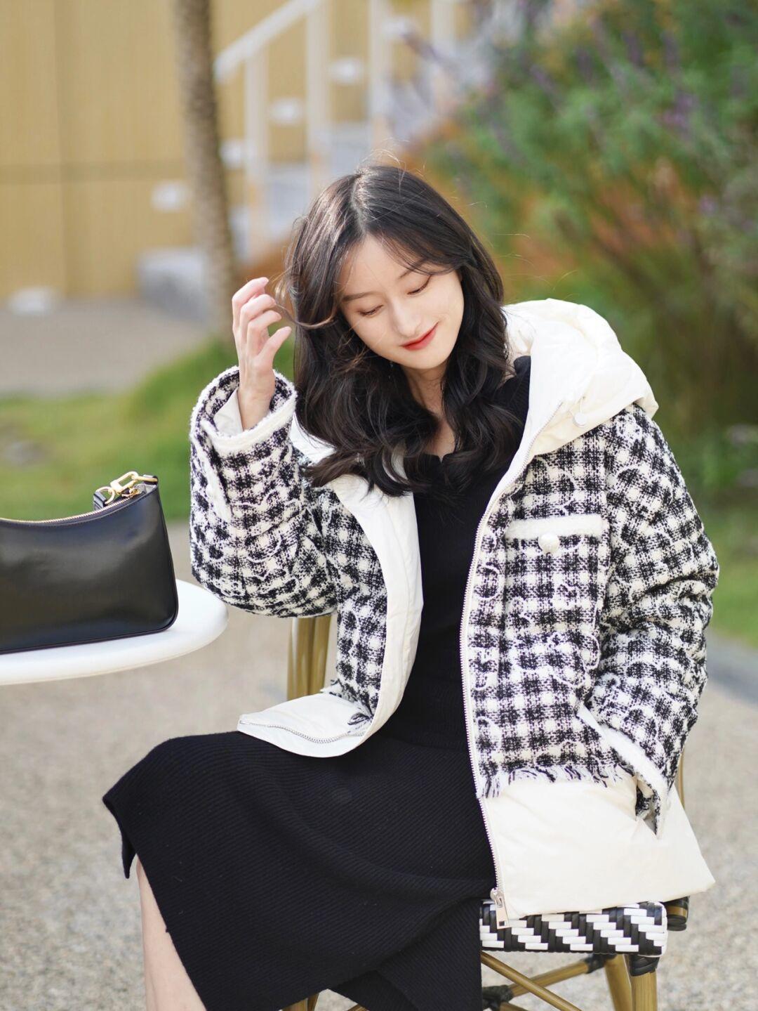 黑色 冬天怎么穿才经典洋气?选择“黑+白”基础色搭配,照着穿都很美