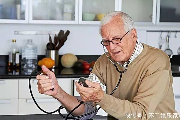 健脑|别再把“梳头”当做健脑之法了!老人要想护脑,请牢记3大招!