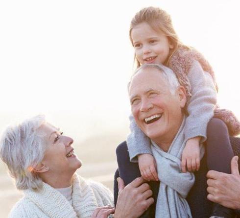 豪华|爷爷自制“豪华婴儿车”走红,引路人频频回头:这样的爷爷来一打