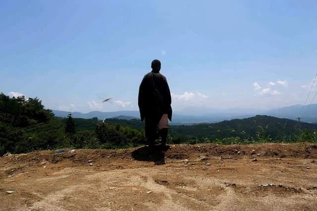  古庙|看破红尘？80后小伙独居古庙6年，靠香火钱生活，最穷一月40元