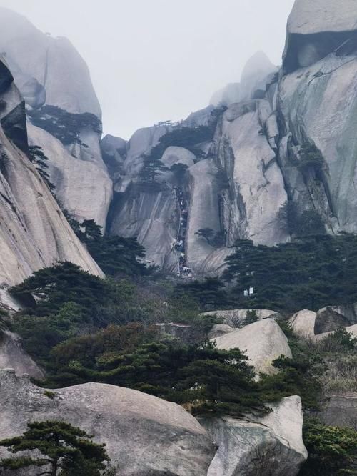 天柱山大年初一惊现“佛光”奇观