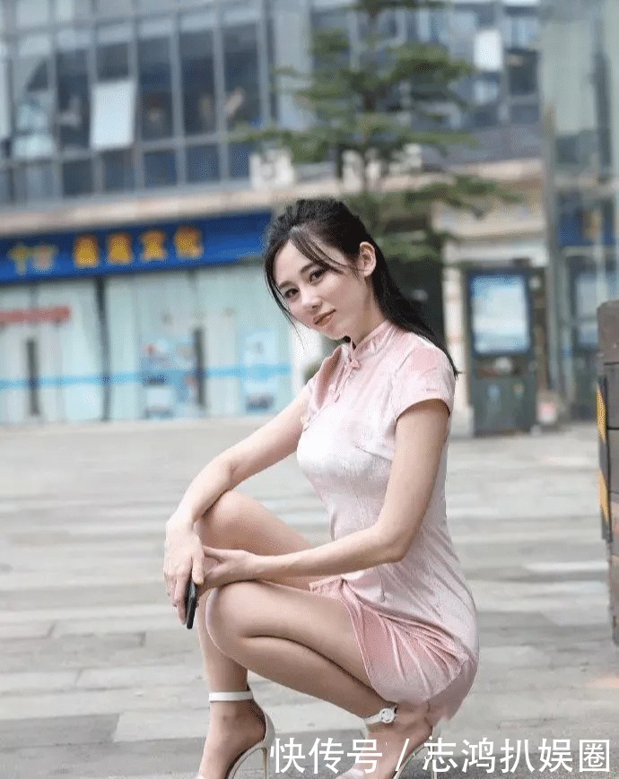 秋光冷|银烛秋光冷画屏, 轻罗小扇扑流萤,粉色旗袍演绎的复古优雅之美