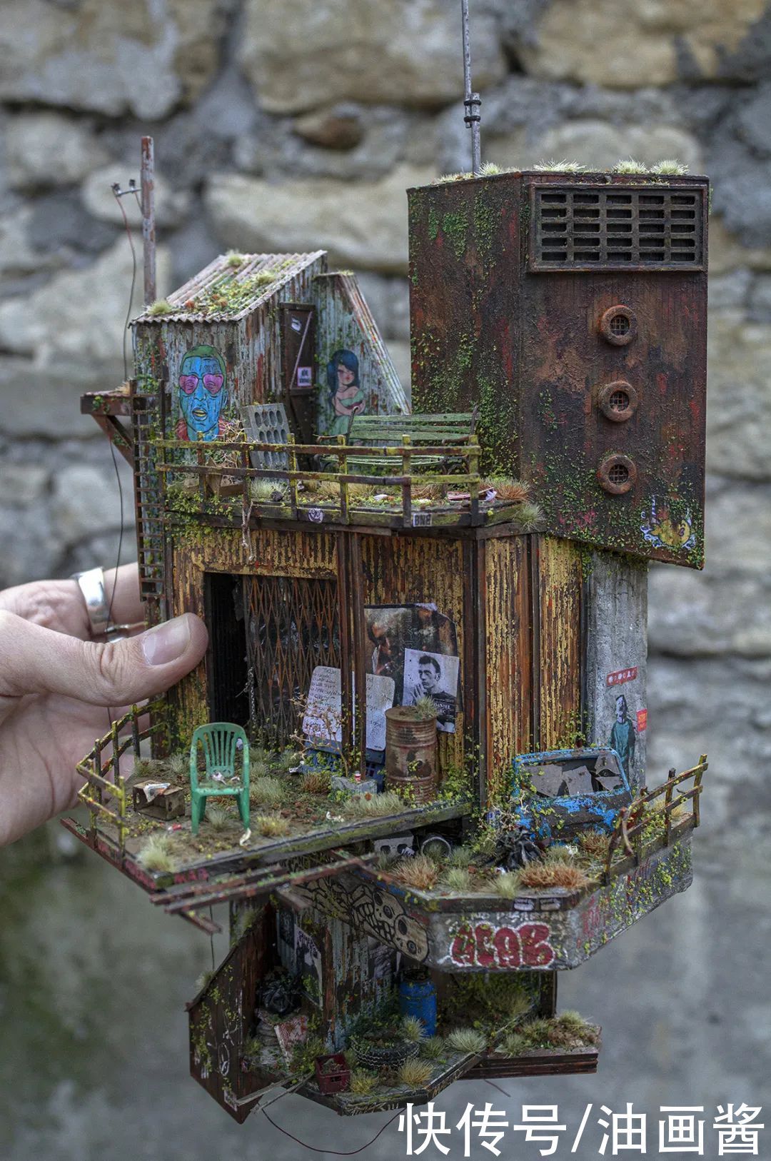 微型艺术家历时4年,打造了一个破败的世界,精致程度让人叹服