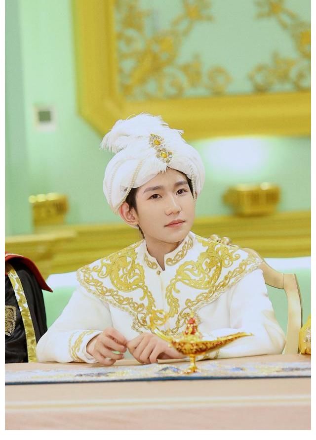 骑自行车|王源骑自行车追NPC,用成语表白女生,谈到父母让粉丝感动