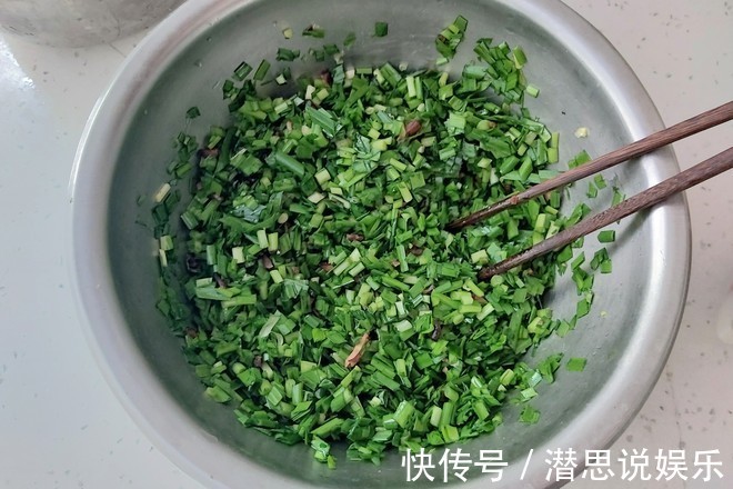 韭菜盒子的家常做法,皮薄馅大而且不出水,香酥又入味,超级解馋