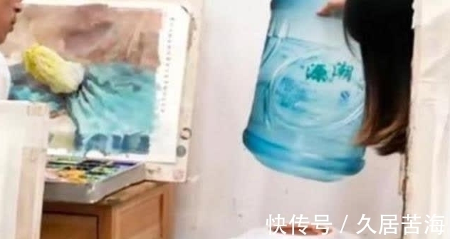 艺术生@美术生对“人民币”下手了,画完去捉弄老师,结果老师很尴尬