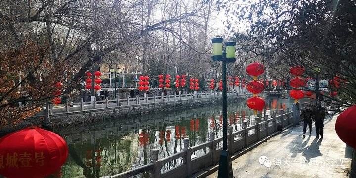 春暖花开，泉城市民逛街赏景乐开怀……