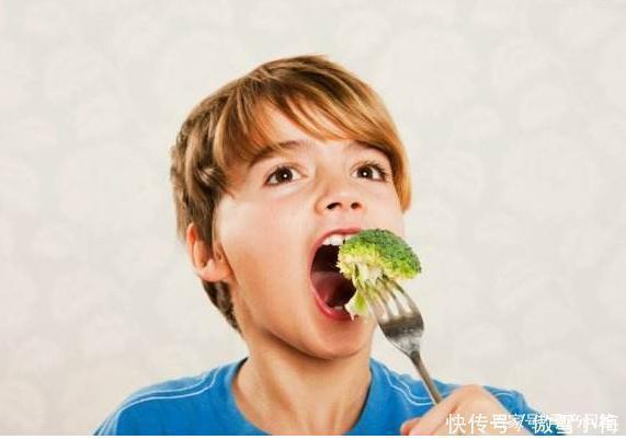 乳牙|6岁女儿长出双排牙能拔吗?医生说出原因后,妈妈:不该这样喂你