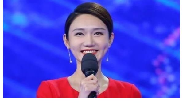 春节晚会|董卿缺席被央视开除?春晚新女主持人已定?近况曝光让人心酸