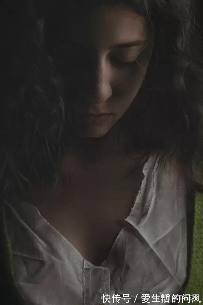 安妮·@法国画家安妮·罗达超高清、超写实人物油画作品欣赏