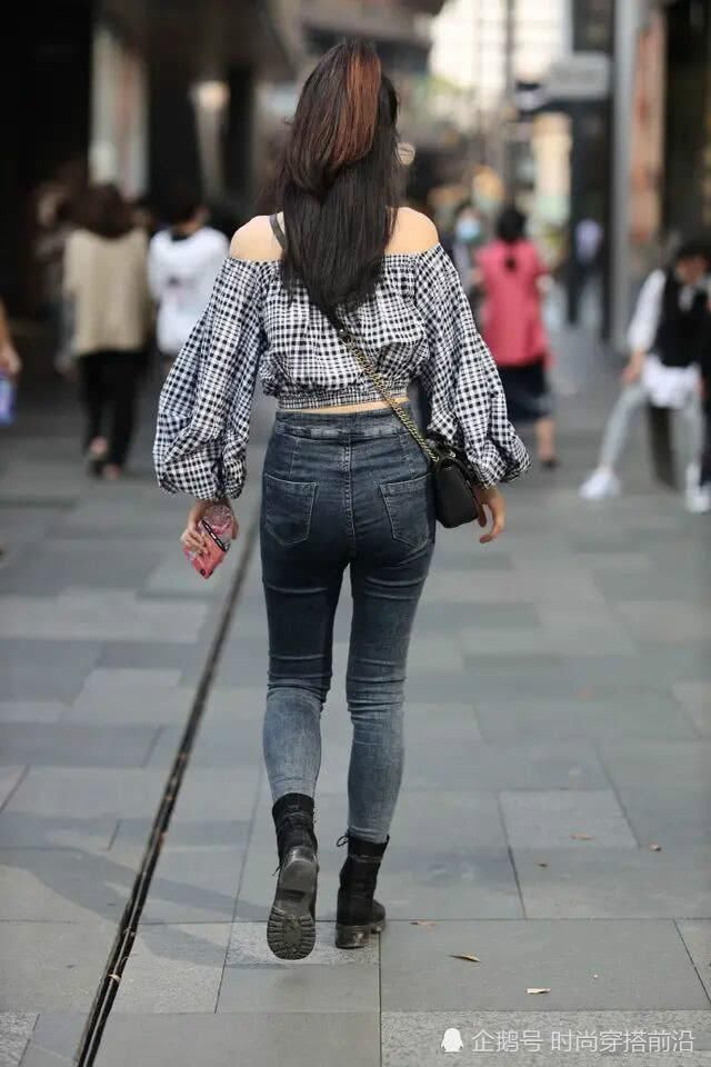 高跟鞋|离开“小白鞋”，牛仔裤还可以这么穿，跟着做显瘦又时髦