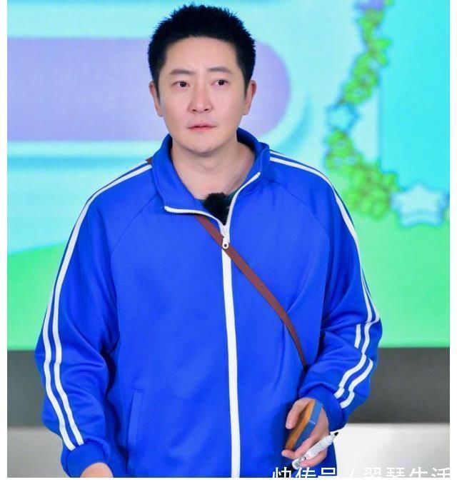 第九期《极挑》海报,嘉宾穿校服,唯独黄明昊和飞行嘉宾不一样