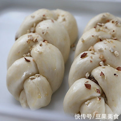 从来没想过葡萄干辫子面包还能这么做