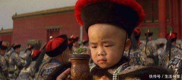 溥仪还|溥仪再游故宫坐上龙椅之时说了七个字!