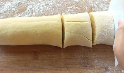 鸡蛋|把玉米面用开水一烫,加2鸡蛋,不用油,不二次饧发,越嚼越香