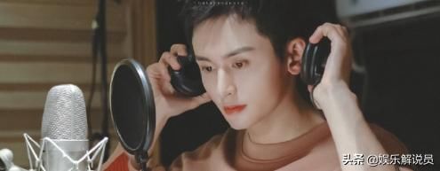 张哲瀚晒照录制新歌，网友万分期待：这是在准备新的惊喜？
