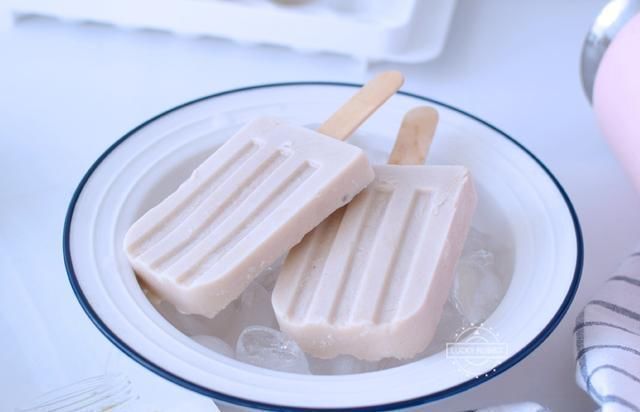 试一试|天热想吃冰棍不用买,这款懒人冰棍值得试一试,搅一搅冻一冻就好