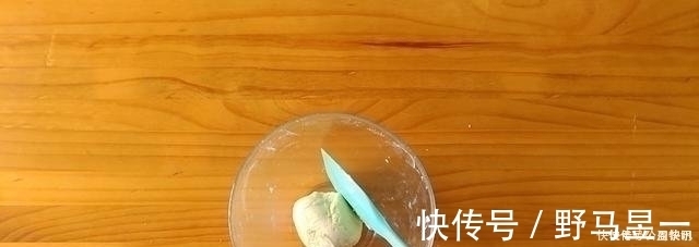 面团|一口下去就爆浆的卡士达酥皮泡芙，大气孔不塌陷的秘密都在这