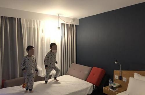 孩子|孩子睡前有这3个坏习惯,身高会被悄悄“偷走”,看看你家娃有没