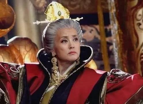 武则天|武则天到寺庙剃度为尼，说了八个字，老尼听后吓得剃刀差点落地