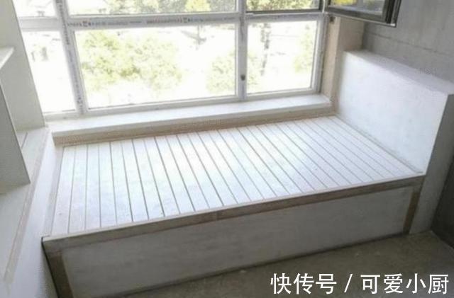 靠背|邻居家的榻榻米真实用，不仅解决了空间问题，也不会受潮了！