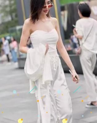 性感|街拍高挑性感的小姐姐,凹凸身材魅力有佳,极致迷人