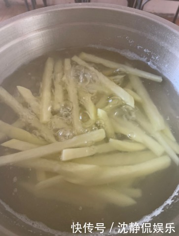  冷冻|自制薯条，直接冷冻还是先焯水很多人搞错，难怪不酥脆，还油腻