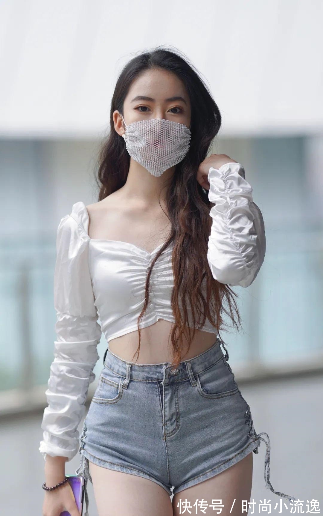 牛仔短裤 当热裤遇上大长腿后，效果甚是好看