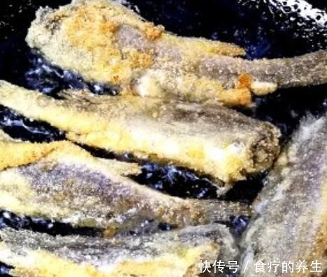 炸小黄鱼,只裹面糊就错了!多加这一料,外焦里嫩,连骨头都香酥