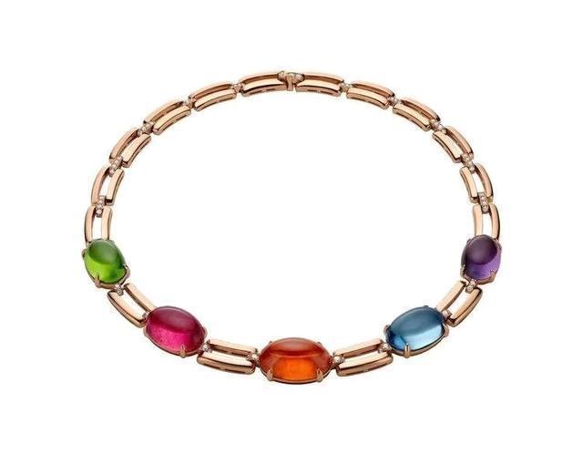 奢华的珠宝套链比项链的做工更难,选石更苛刻,成为最耀眼的存在