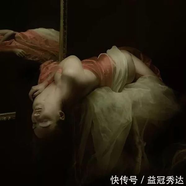 逼真|荷兰艺术家人体油画中的性感女郎,细腻逼真,身材惹火