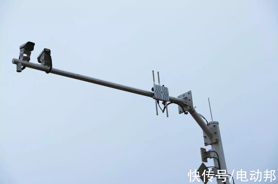 v2x|体验高合汽车「5G+V2X」，浅谈未来智能交通