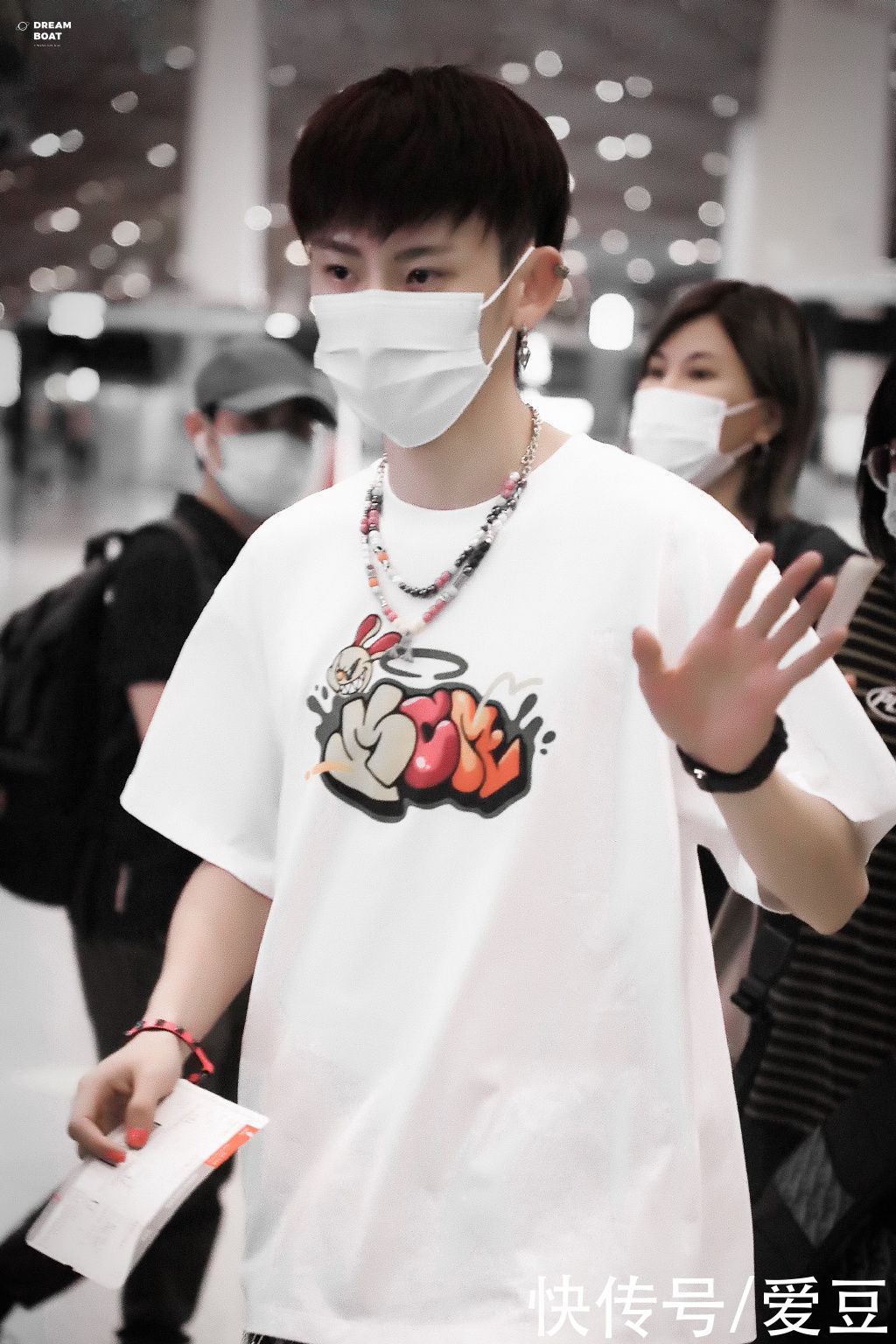 幼儿园|210708 小鬼昨晚启程前往南方录制综艺节目 是小朋友背着书包去上幼儿园吧？