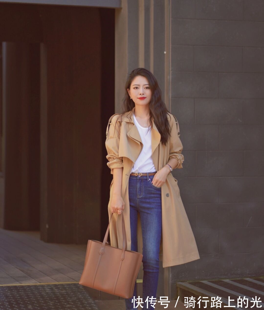 穿搭 秋季“高跟鞋”穿搭指南,配风衣和牛仔裤高级优雅,减龄提气质