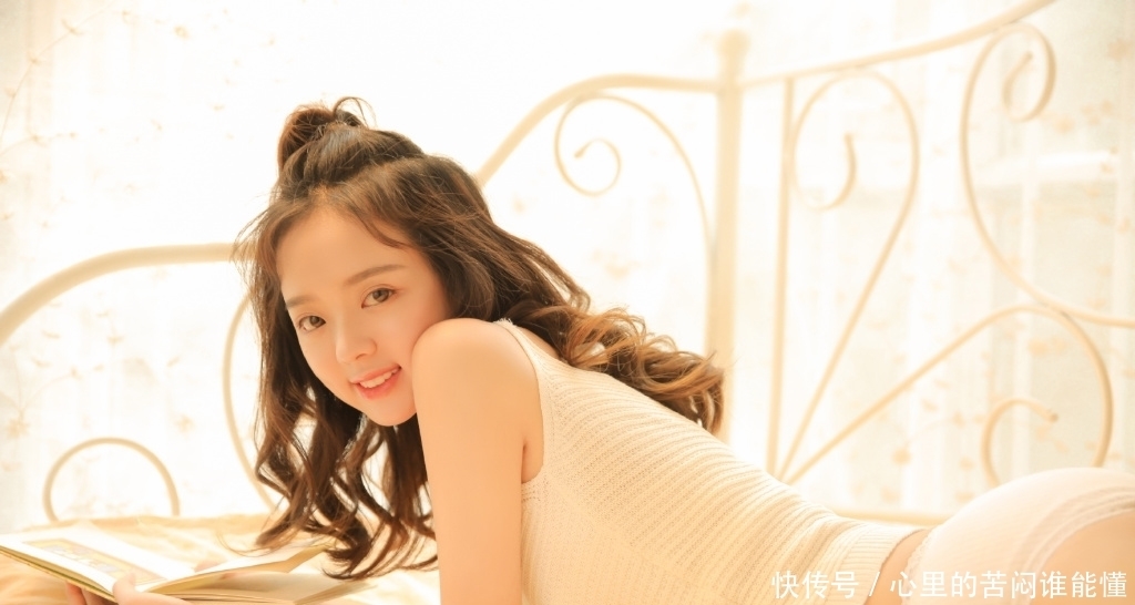 私房照:床上美女修长美腿性感私房照