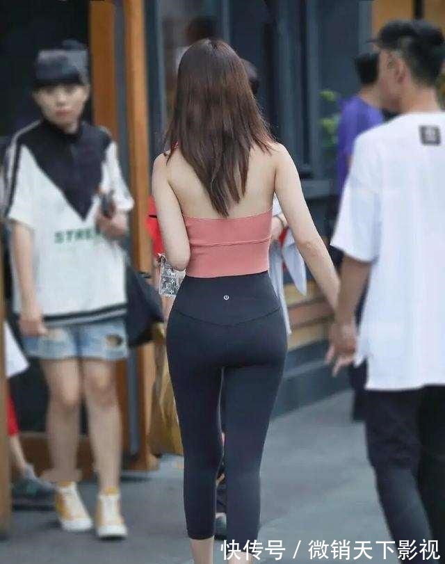 丰润紧致的瑜伽裤美女,用心去搭配,更加漂亮!