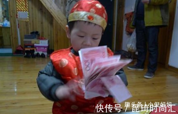 孩子|“朋友给女儿500元压岁钱,可他家2个孩子”,宝妈的回礼方式被赞