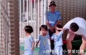 三胞胎|奶爸接三胞胎迟到,女儿们满脸气愤,奶爸手忙脚乱,笑翻门卫大爷