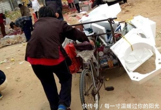 毕竟|"废物式养老"悄然兴起,正在毁掉老年人生活,年轻儿女不以为然