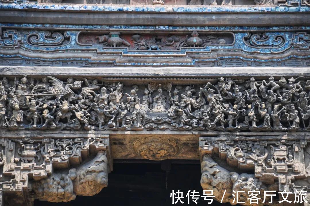 井盐|去年才通高铁,这座“十八线”国内小城,凭什么就火到了国外?